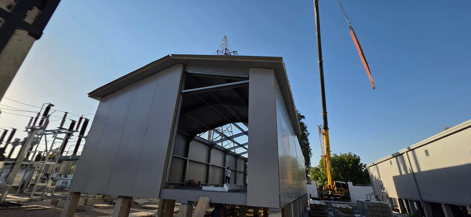 LSTK & Sandwich Panels: Turnkey for Factories, Hangars, Warehouses